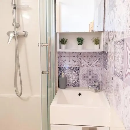 Apartment Duplex Parisien En Face Metro13