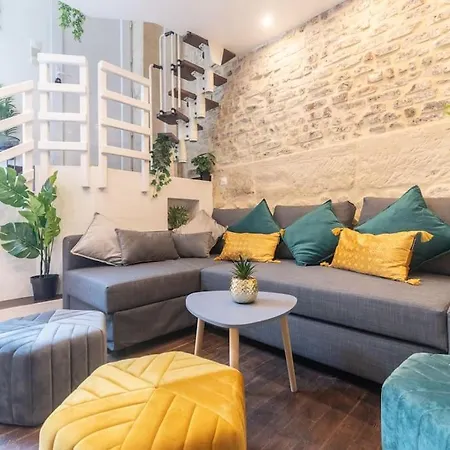 Duplex Parisien En Face Metro13 Apartment *