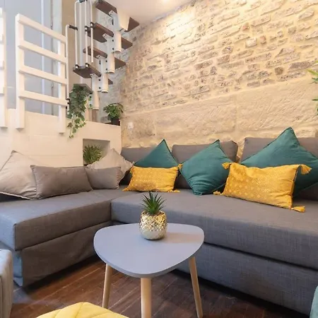 Duplex Parisien En Face Metro13 *