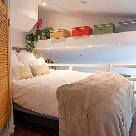 Appartement Duplex Parisien En Face Métro13 Paris