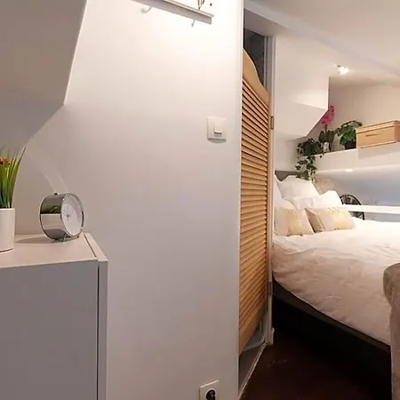 Duplex Parisien En Face Métro13 Appartement
